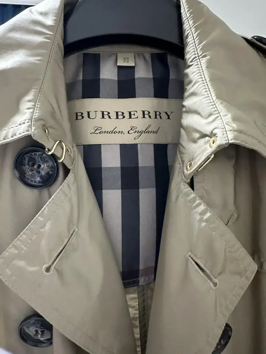 버버리 트렌치 자켓 /사파리 자켓  burberry uk6사이즈